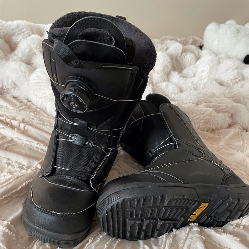 Salomon womens snowboard Boots size 6 1/2 great condition !